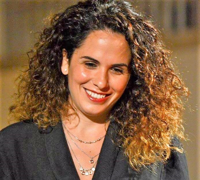 "Vogliamo assicurare il diritto allo studio a tutti i ragazzi, indistintamente e, soprattutto, a prescindere dall'appartenenza ad un Polo o ad un altro" "Vogliamo assicurare il diritto allo studio a tutti i ragazzi, indistintamente e, soprattutto, a prescindere dall'appartenenza ad un Polo o ad un altro"