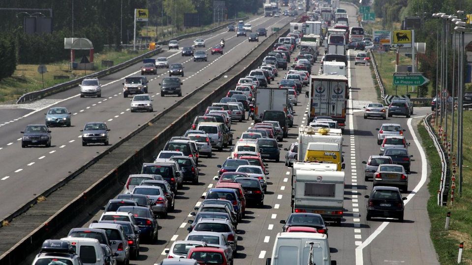 Bollino rosso ma traffico scorrevole sulle Autostrade italiane Bollino rosso ma traffico scorrevole sulle Autostrade italiane