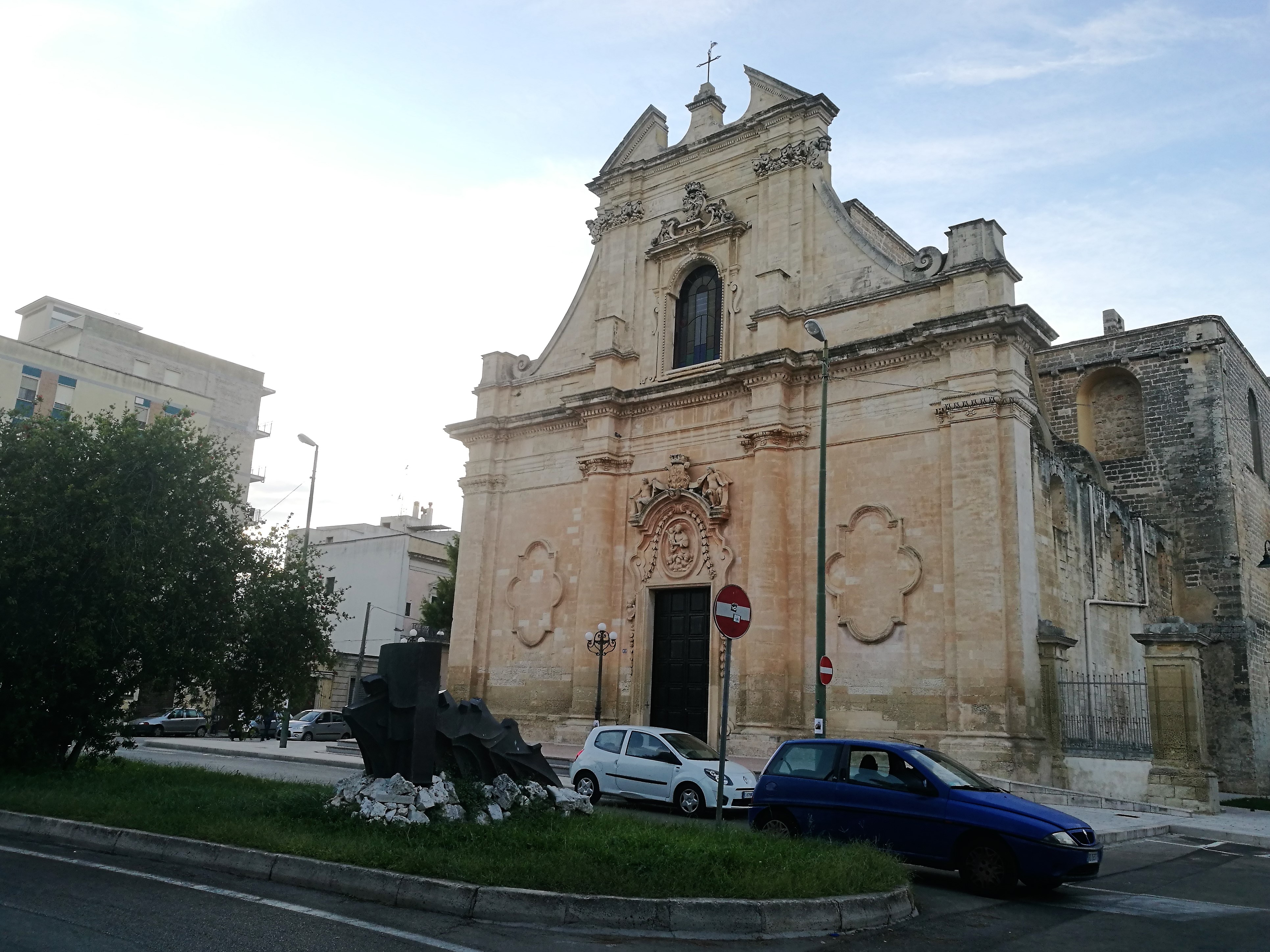 Profanata a Galatina la chiesa del 'Collegio' Profanata a Galatina la chiesa del 'Collegio'