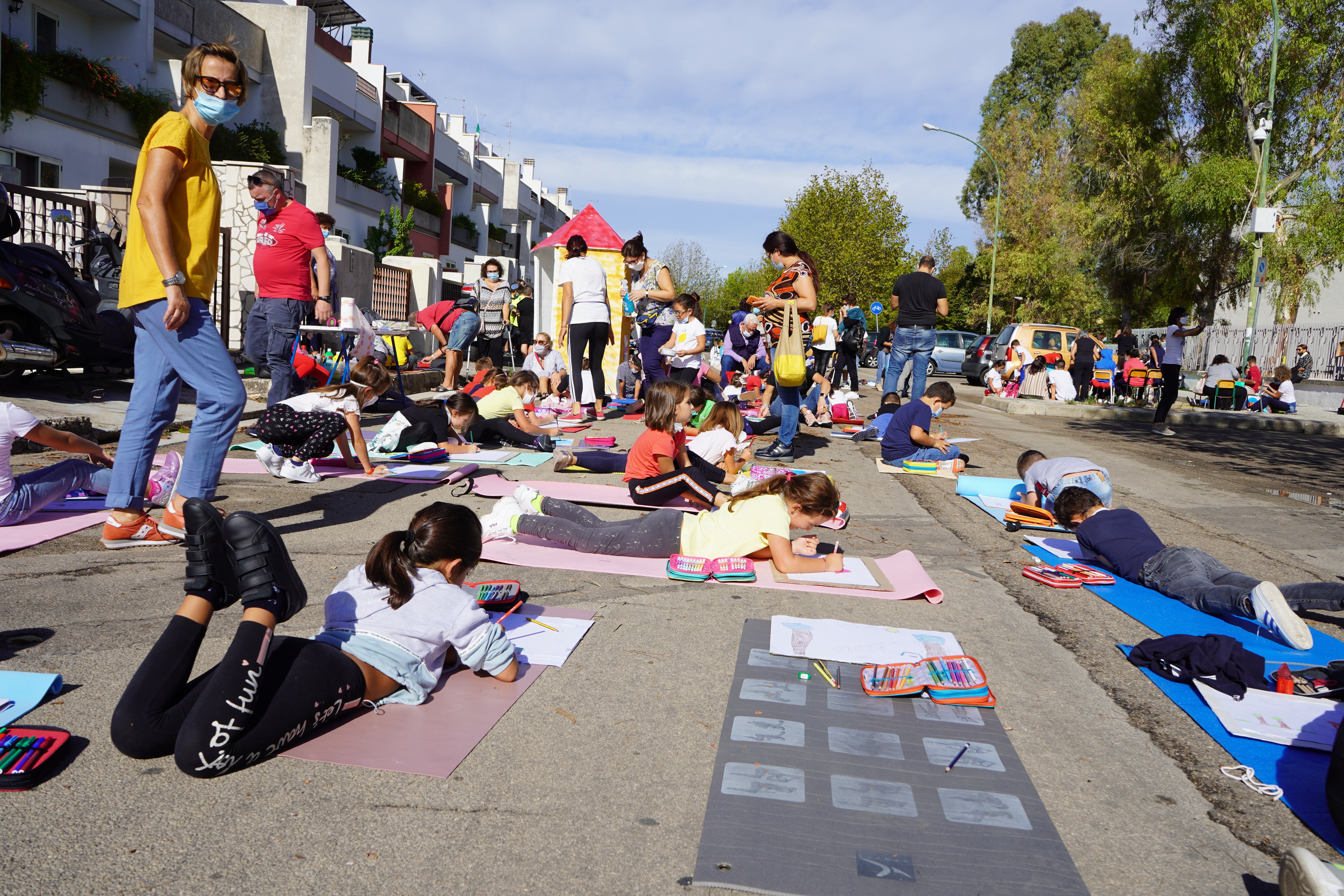 Per la Festa del Libro i ragazzi del Polo 2 di Galatina e Noha riempiono &quot;barattoli di felicità&quot;