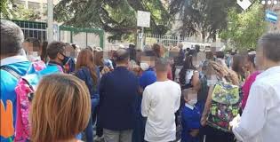 Obbligatorio in Puglia usare le mascherine davanti alle scuole Obbligatorio in Puglia usare le mascherine davanti alle scuole