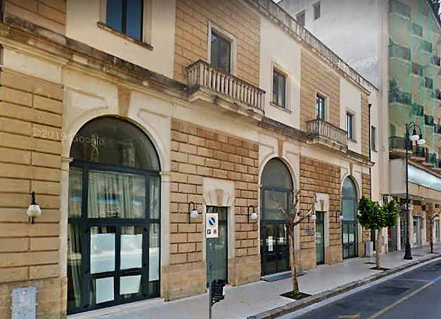 Danneggia l'Ufficio Anagrafe di Galatina e minaccia gli impiegati, arrestato Danneggia l'Ufficio Anagrafe di Galatina e minaccia gli impiegati, arrestato