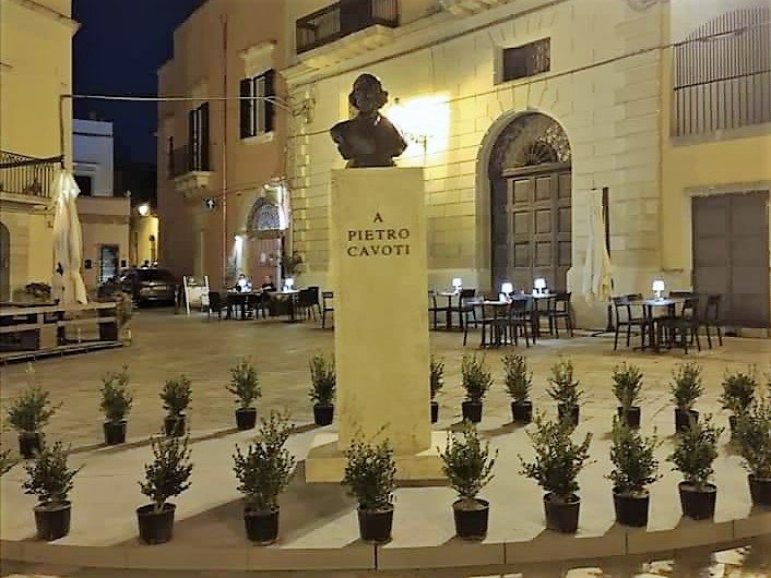 Il Consiglio di Quartiere Rione Italia affida al Museo la riproduzione del monumento a Pietro Cavoti utilizzata nel corso di &quot;Galatina... com'eravamo&quot;