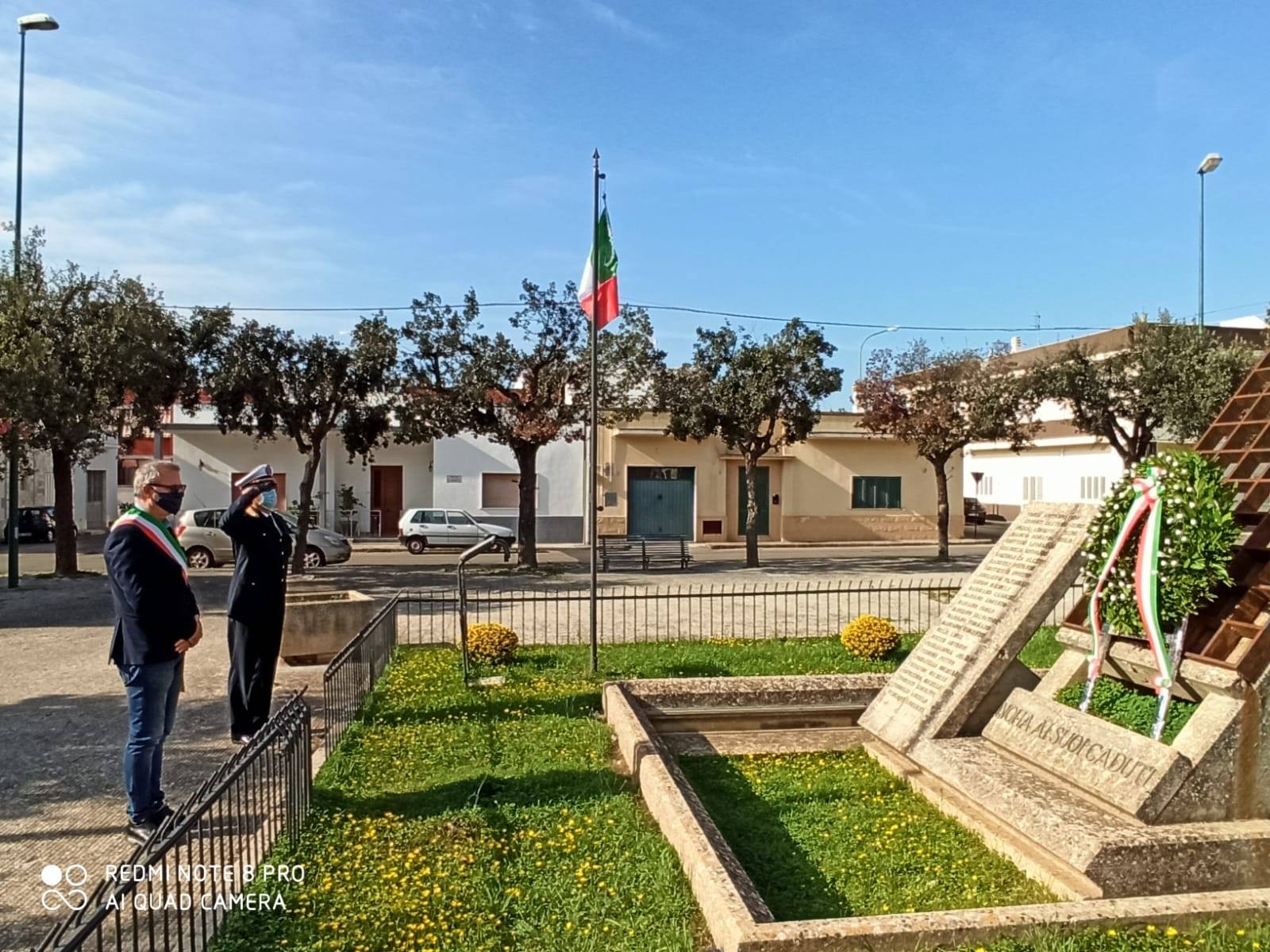 Il Sindaco di Galatina rende omaggio ai Caduti Il Sindaco di Galatina rende omaggio ai Caduti