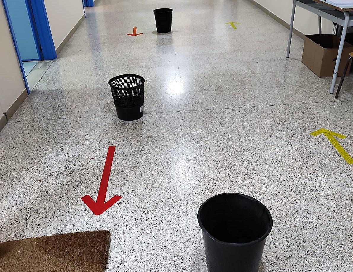 Nella scuola media del Polo 2 piove dal tetto. La denuncia di Paola Carrozzini e gli interventi programmati da Loredana Tundo