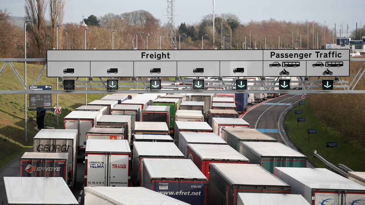 Il blocco dei trasporti verso la Gran Bretagna mette a rischio oltre 385mila euro di cibo e bevande made in Puglia Il blocco dei trasporti verso la Gran Bretagna mette a rischio oltre 385mila euro di cibo e bevande made in Puglia