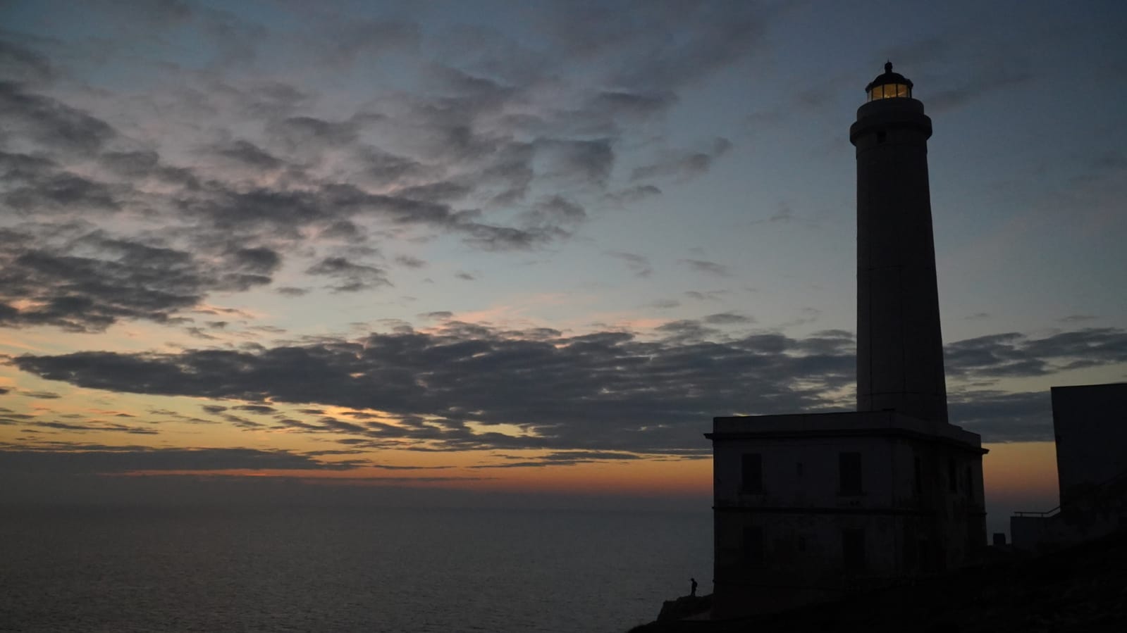 La prima alba d’Italia a Punta Palascìa La prima alba d’Italia a Punta Palascìa