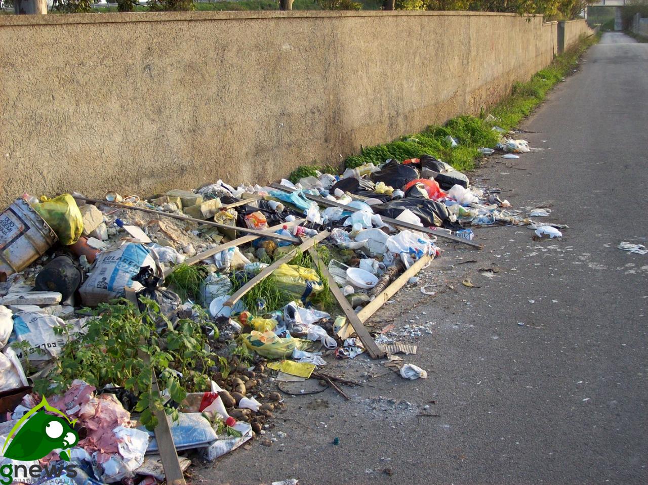 Dalla Regione Puglia 41000 euro al Comune di Galatina per rimuovere i rifiuti abbandonati dagli sporcaccioni Dalla Regione Puglia 41000 euro al Comune di Galatina per rimuovere i rifiuti abbandonati dagli sporcaccioni