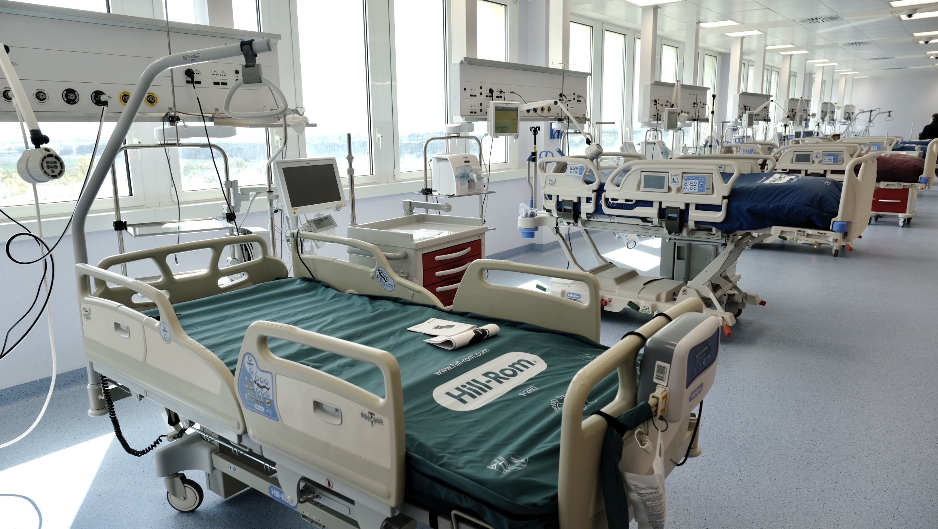 Sedici nuovi posti di terapia intensiva al DEA del 'Fazzi' e zero (nonostante gli impegni) al 'Santa Caterina Novella' 