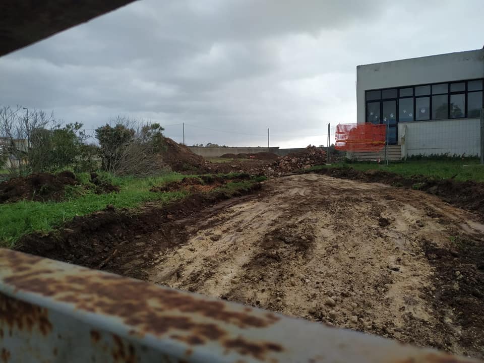 Iniziati i lavori di costruzione delle due palestre scolastiche a Galatina e Collemeto Iniziati i lavori di costruzione delle due palestre scolastiche a Galatina e Collemeto