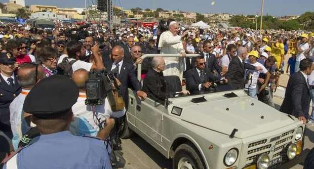 Non si fermano i flussi migratori verso l'Italia, altre 559 persone soccorse dalla Guardia Costiera Non si fermano i flussi migratori verso l'Italia, altre 559 persone soccorse dalla Guardia Costiera