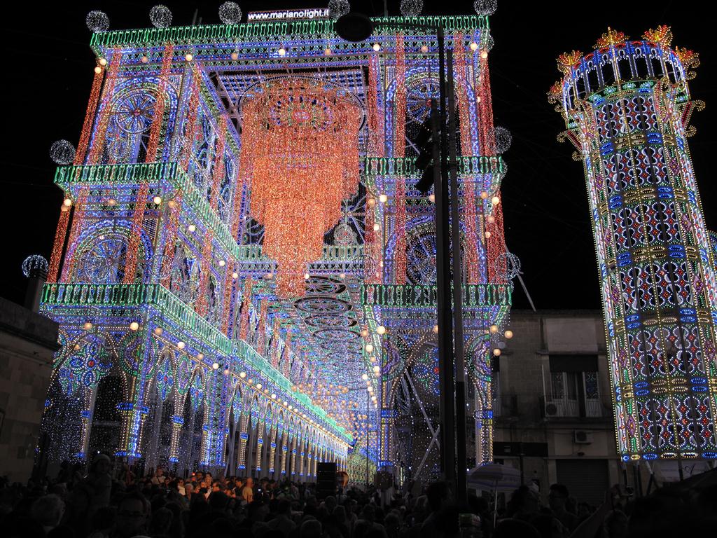 Festa di Santa Domenica, la Finanza multa trenta commercianti e ambulanti