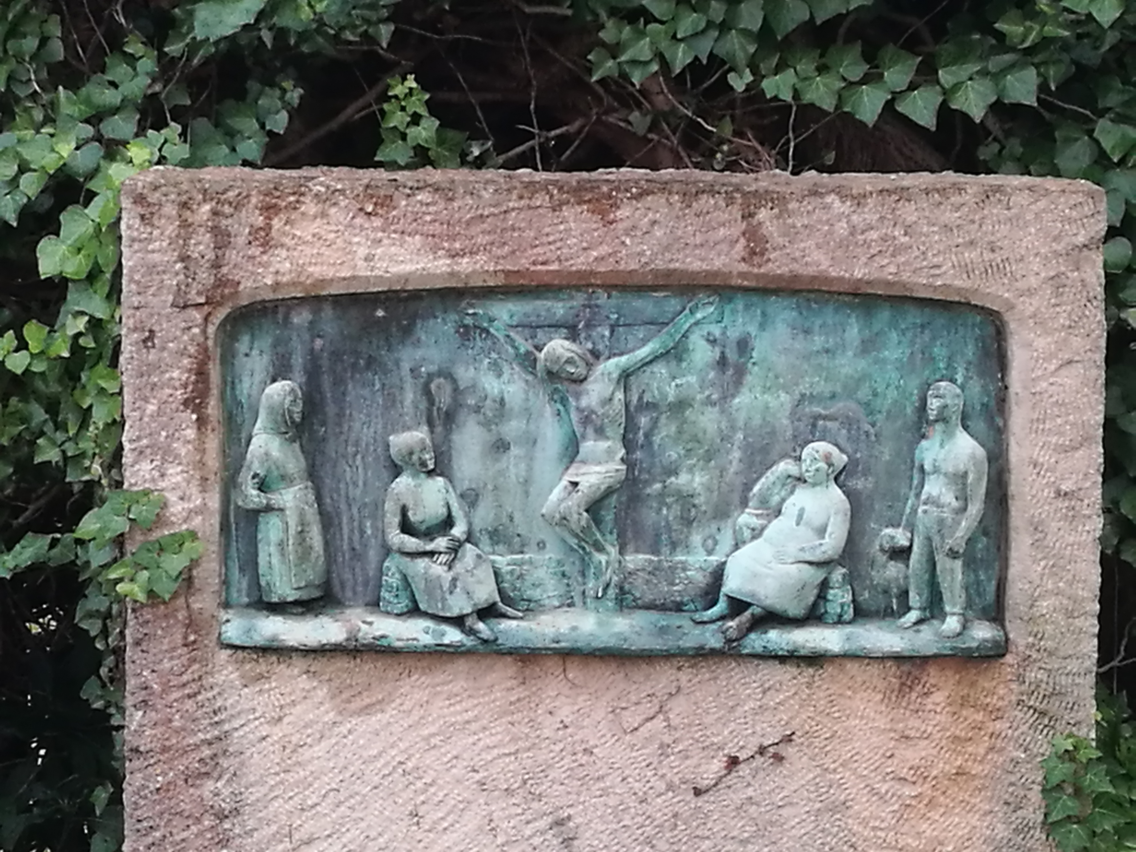 La Crocefissione e la Deposizione di Cristo sulla tomba di Gaetano Martinez nel cimitero di Galatina