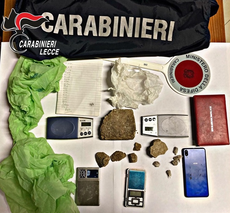 Carabinieri e Polizia arrestano a Galatina due presunti spacciatori