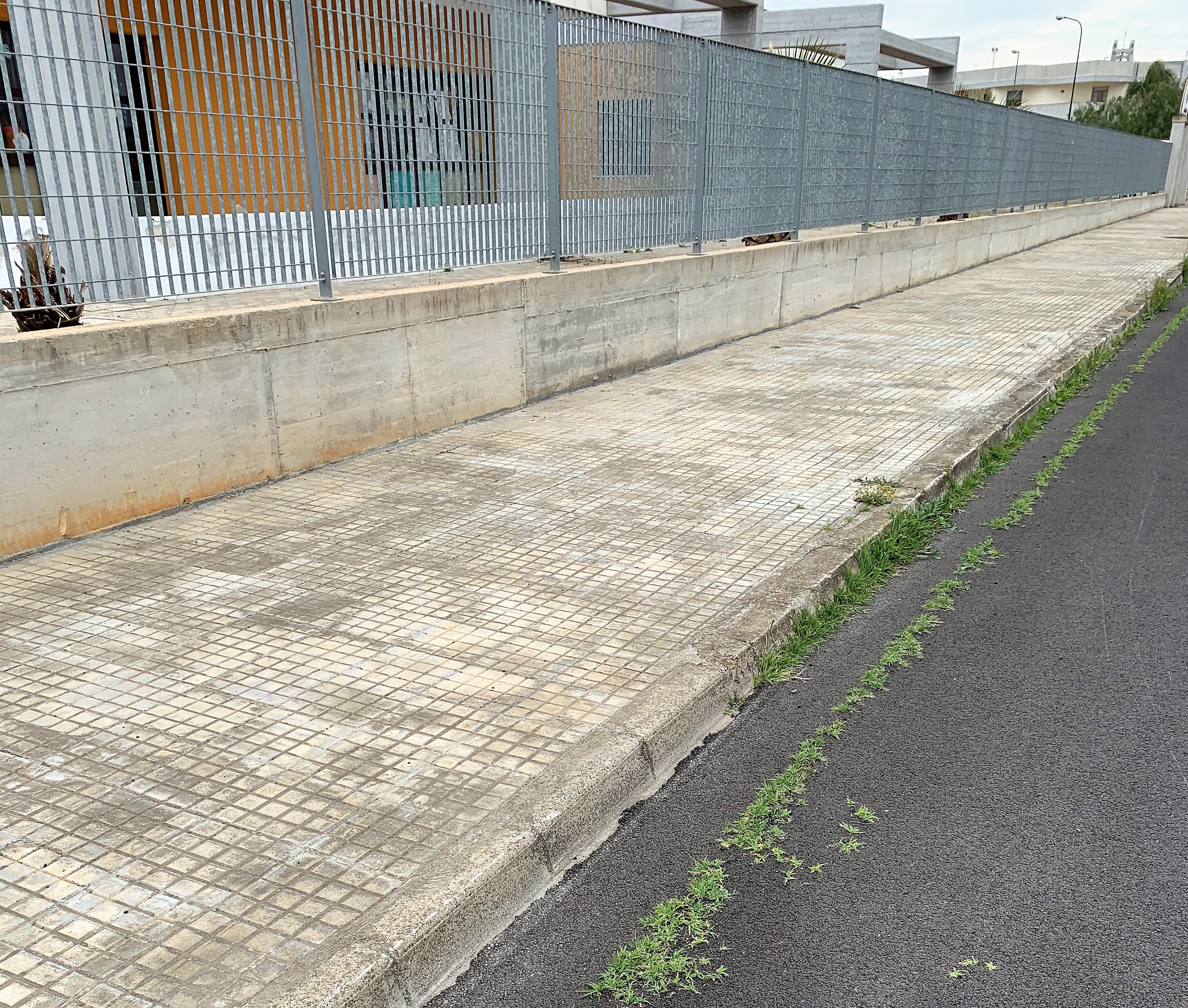 Viale Don Bosco con un 'vestito' nuovo fatto male