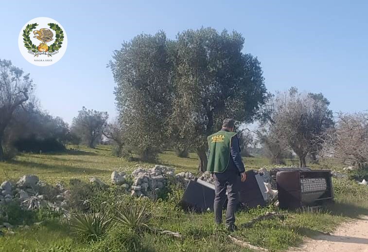 Le ecomafie e lo smaltimento illegale dei rifiuti in Puglia Le ecomafie e lo smaltimento illegale dei rifiuti in Puglia
