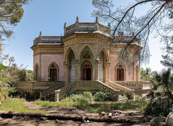 Ignoti vandali hanno quasi distrutto Villino Congedo