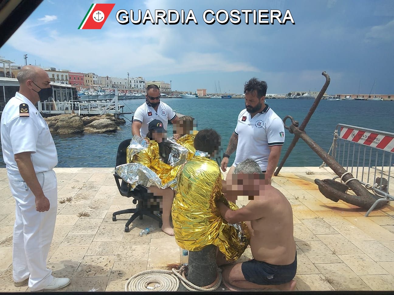 La barca affonda, famiglia di Matino salvata dalla Guardia Costiera di Gallipoli