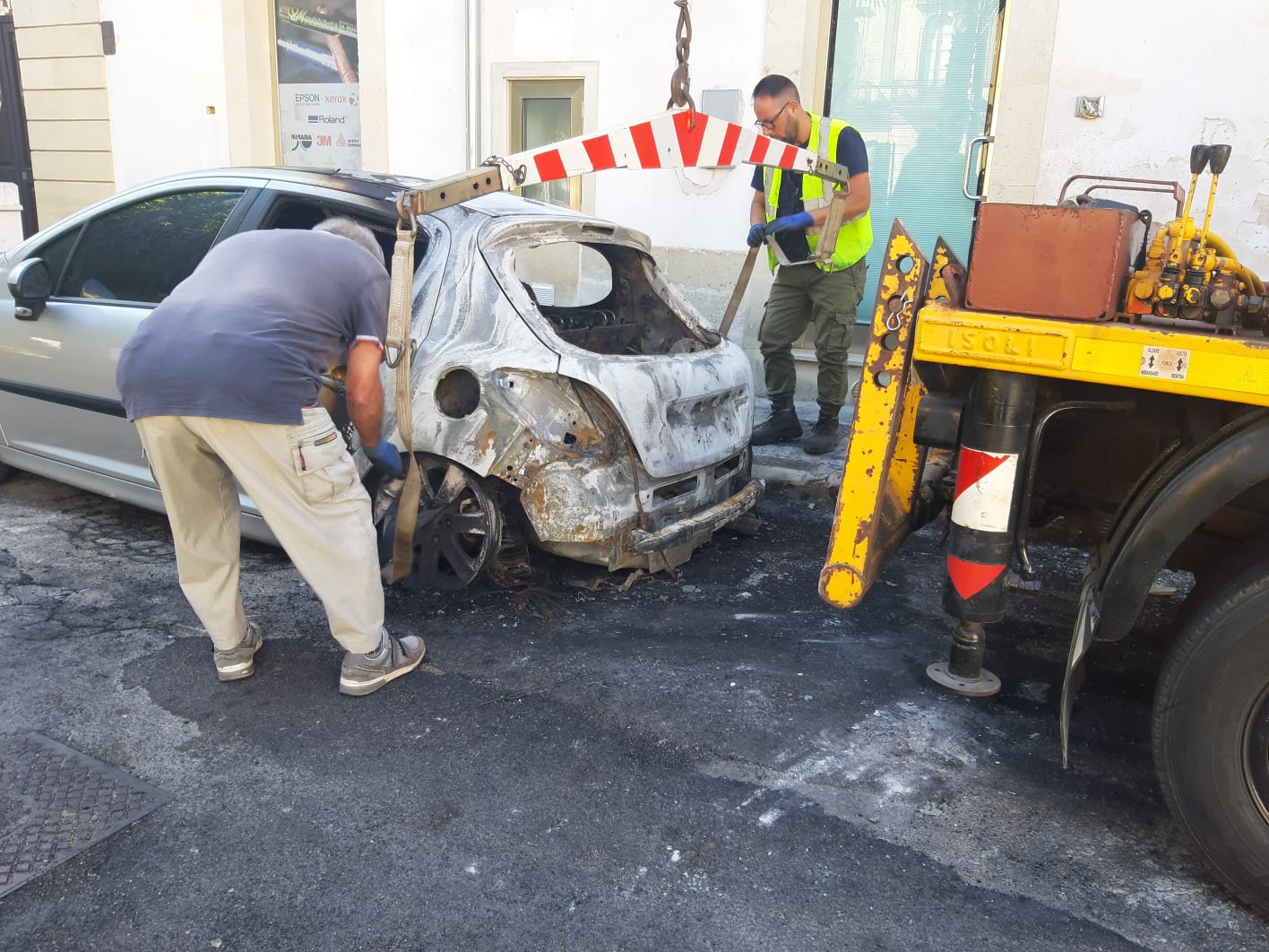 In piazza Lillo quattro auto in fiamme nella notte