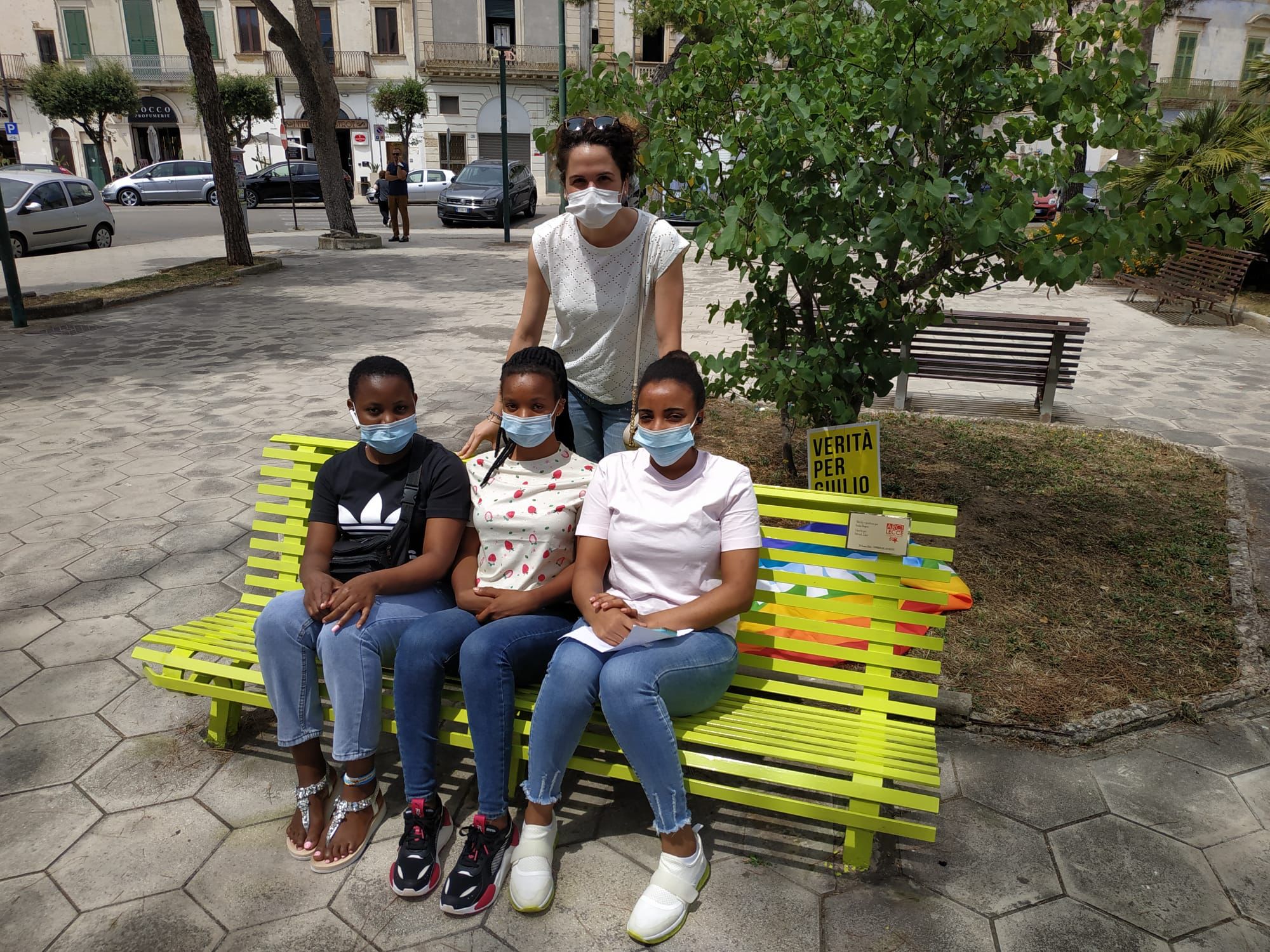 Anche a Galatina la panchina gialla per chiedere verità per Giulio e libertà per Patrick