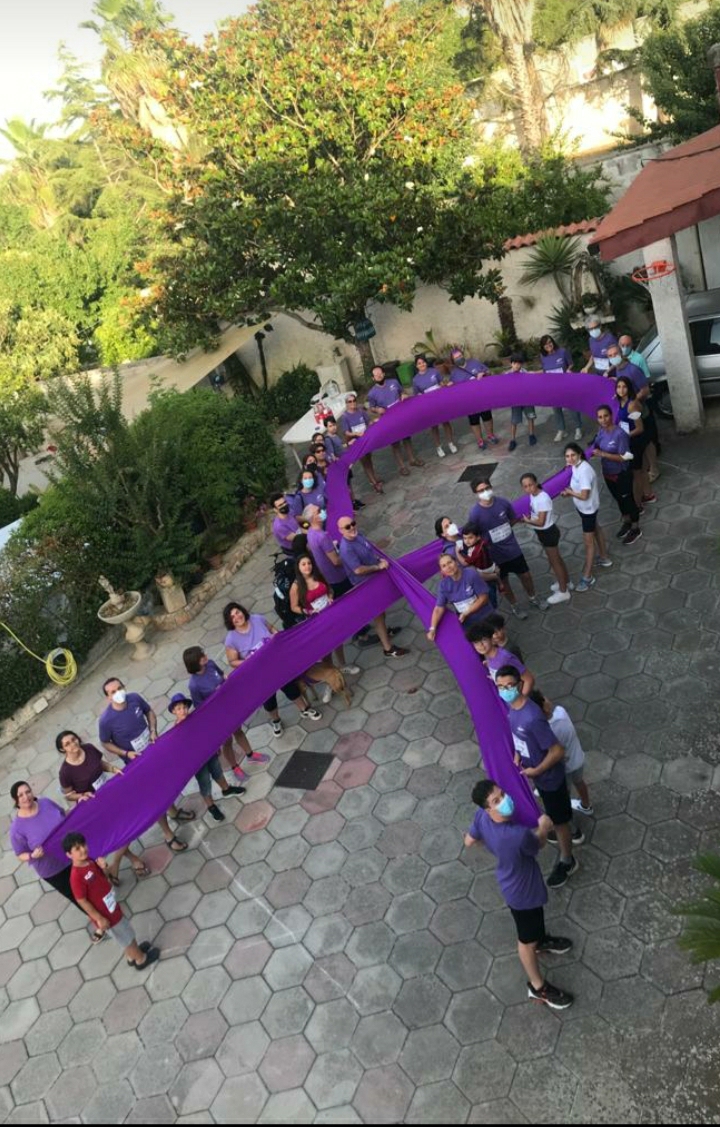 La solidarietà si tinge di viola