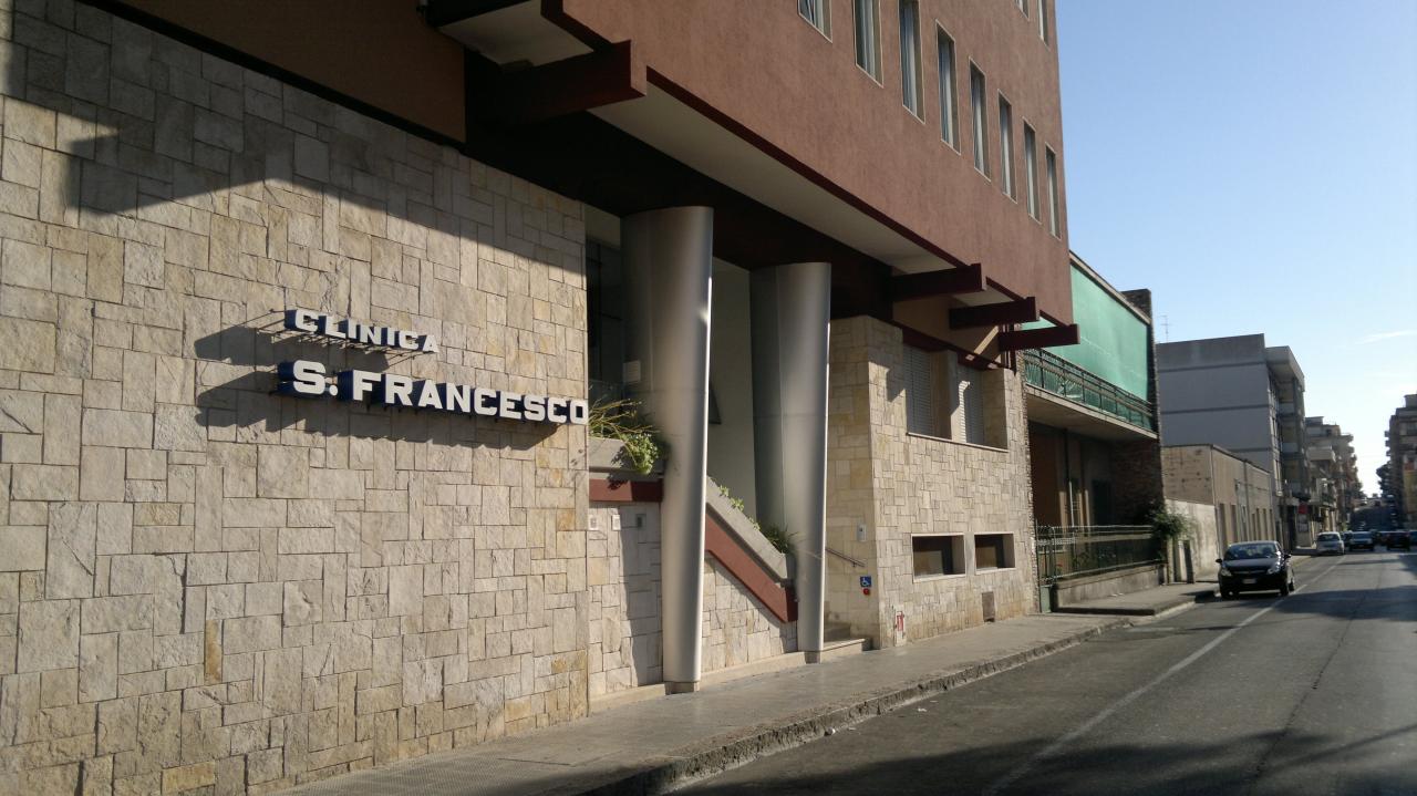 La 'Clinica San Francesco' è una struttura 'accreditata' con il Servizio Sanitario Nazionale