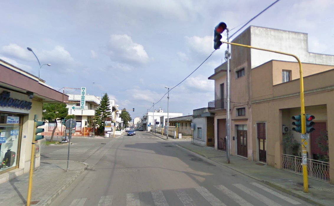 Auto contro veranda in via Gallipoli. Incidenti a ripetizione lungo l'arteria Auto contro veranda in via Gallipoli. Incidenti a ripetizione lungo l'arteria