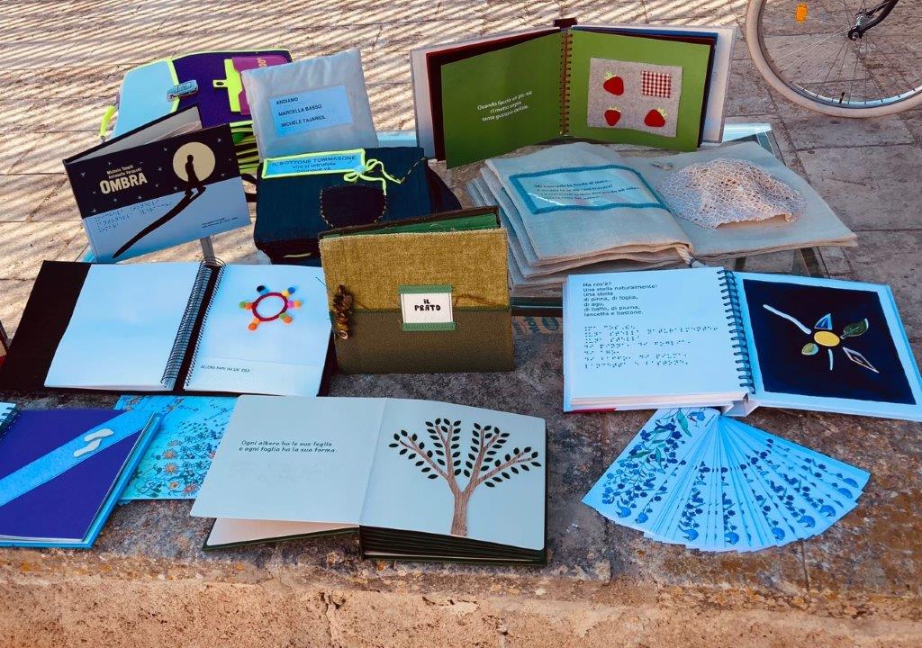  “A spasso con le dita – Le Parole della Solidarietà”