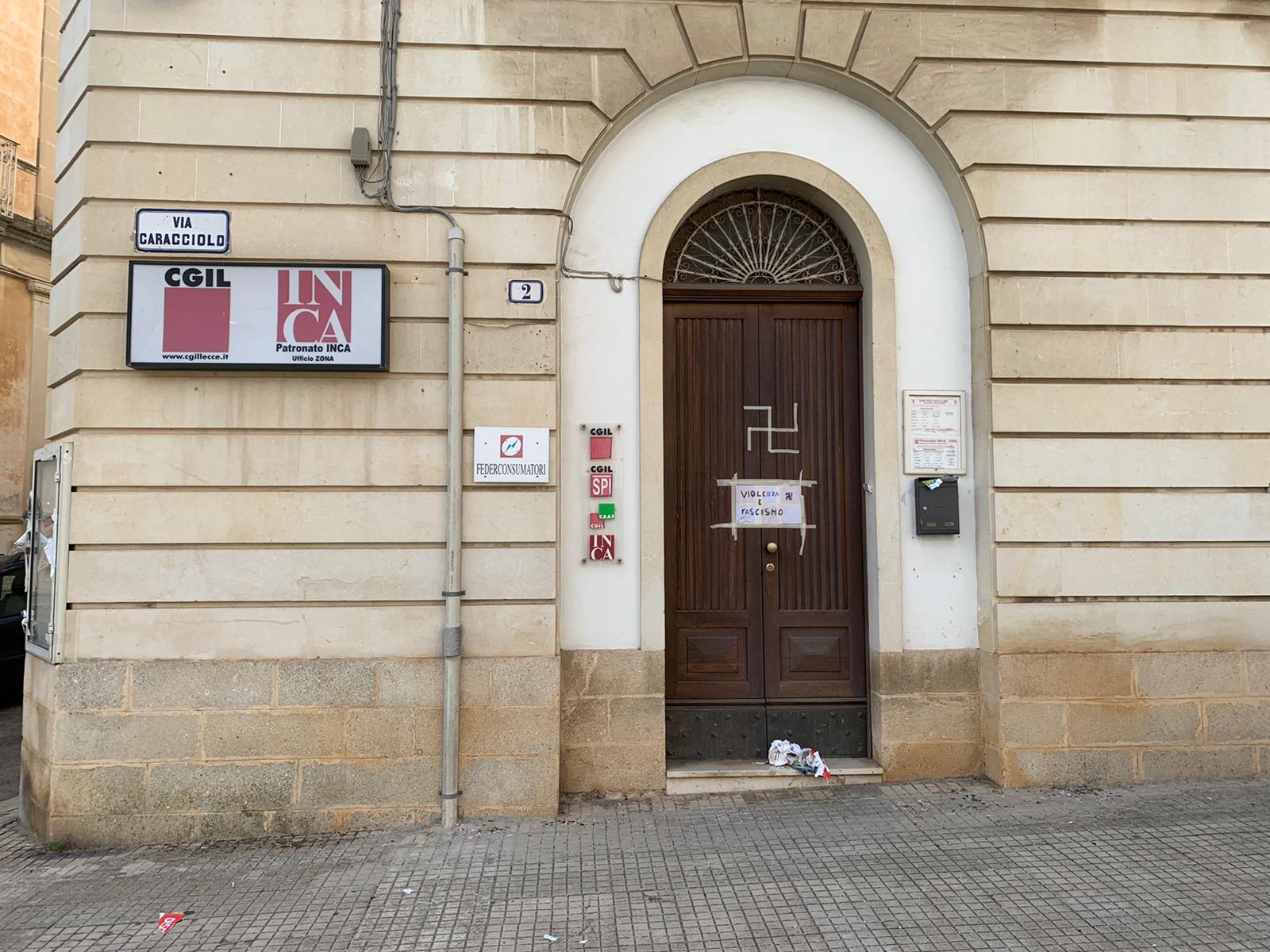 Ha confessato l'autore della svastica sulla porta della Cgil di Galatina
