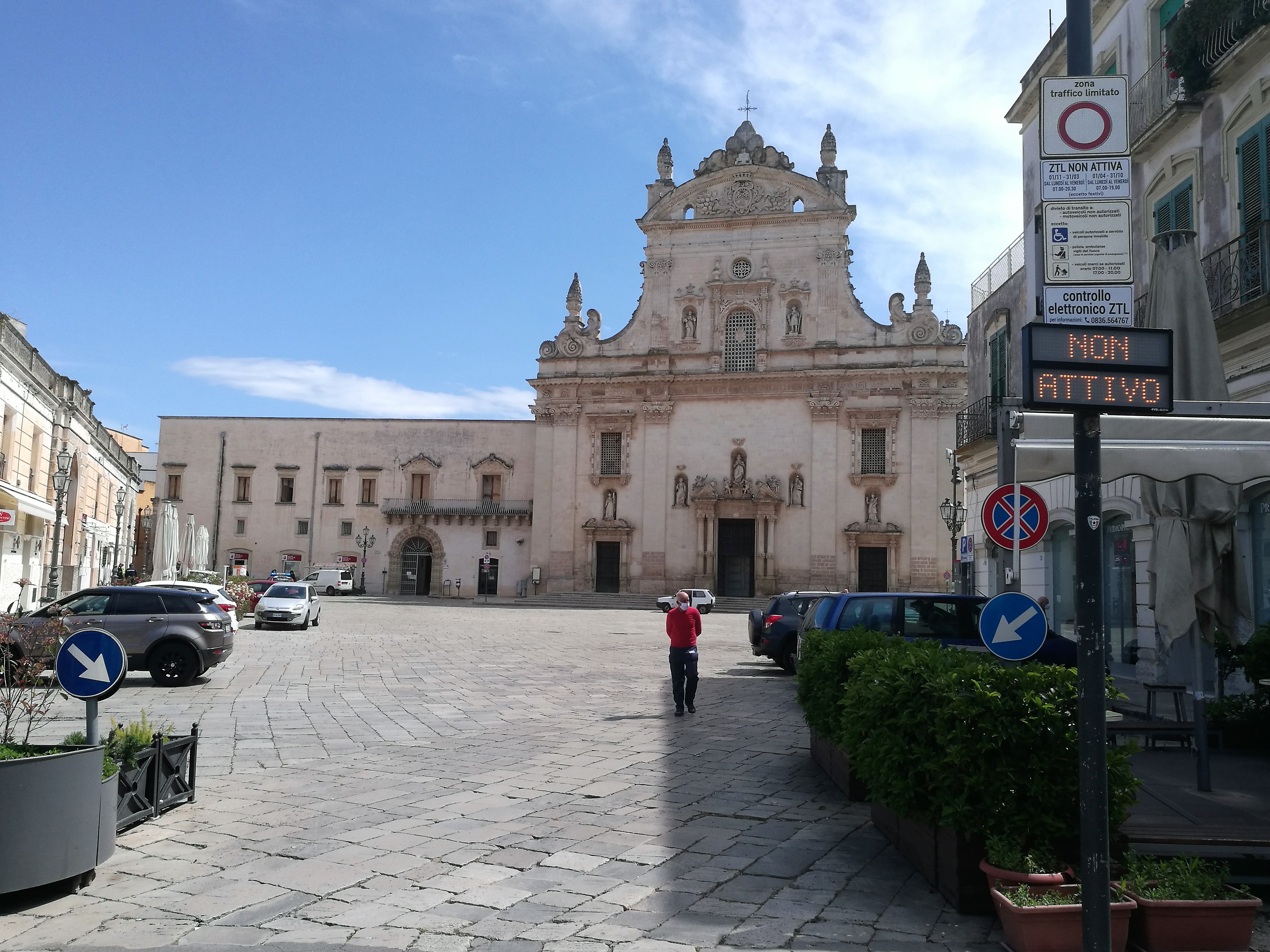 Fabio Vergine a Galatina Spazio Aperto: “A che serve tenere le mani in tasca?” Fabio Vergine a Galatina Spazio Aperto: “A che serve tenere le mani in tasca?”