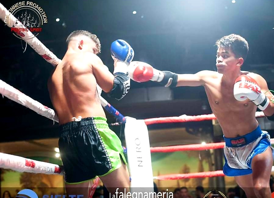 Lal Lisi con la Nazionale Italiana a Bangok per i campionati mondiali di Muay Thai Lal Lisi con la Nazionale Italiana a Bangok per i campionati mondiali di Muay Thai