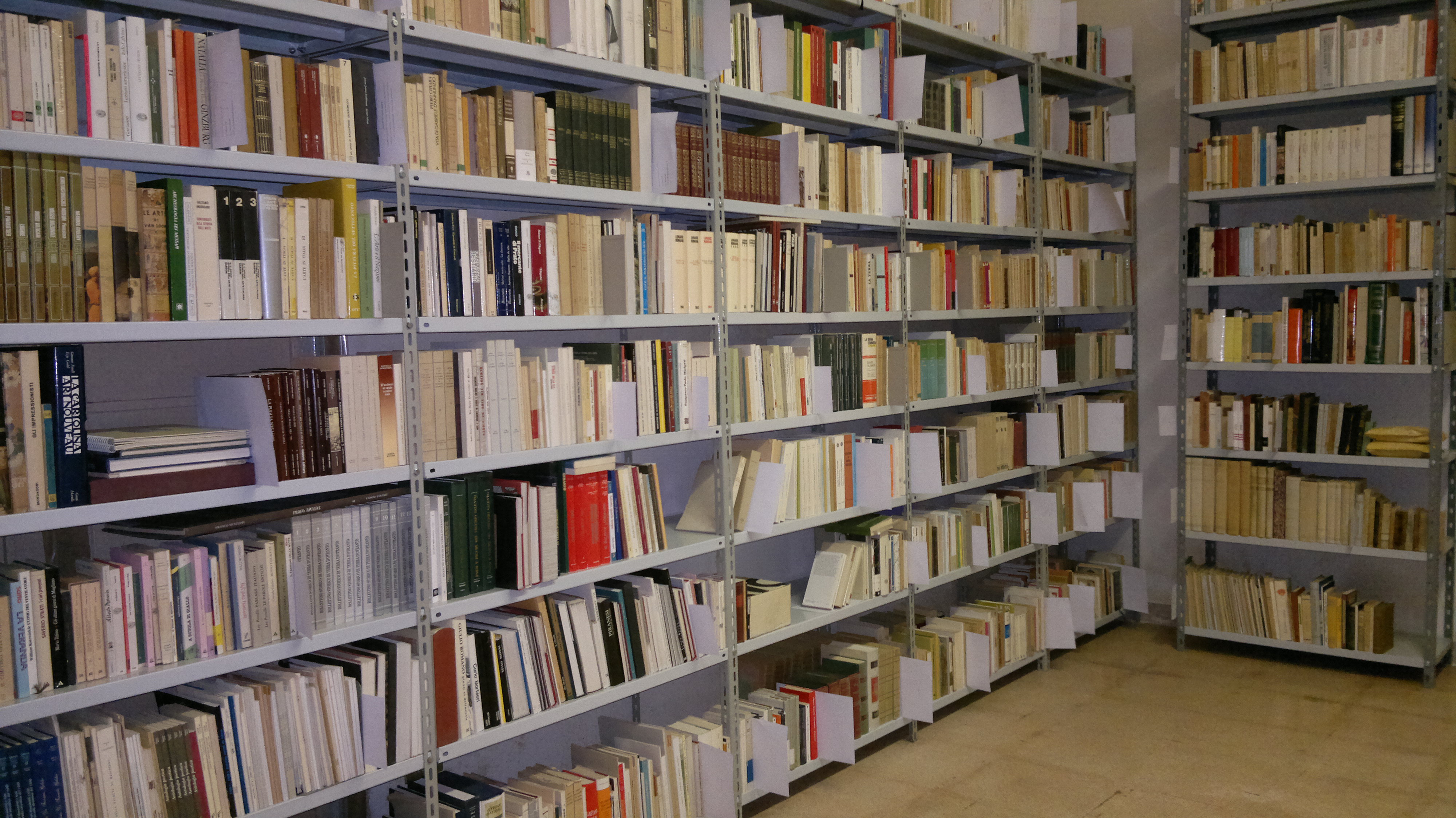 Fondi ministeriali per l'acquisto di libri per la biblioteca comunale. "Nessuna libreria di Galatina ha risposto all'avviso" Fondi ministeriali per l'acquisto di libri per la biblioteca comunale. "Nessuna libreria di Galatina ha risposto all'avviso"