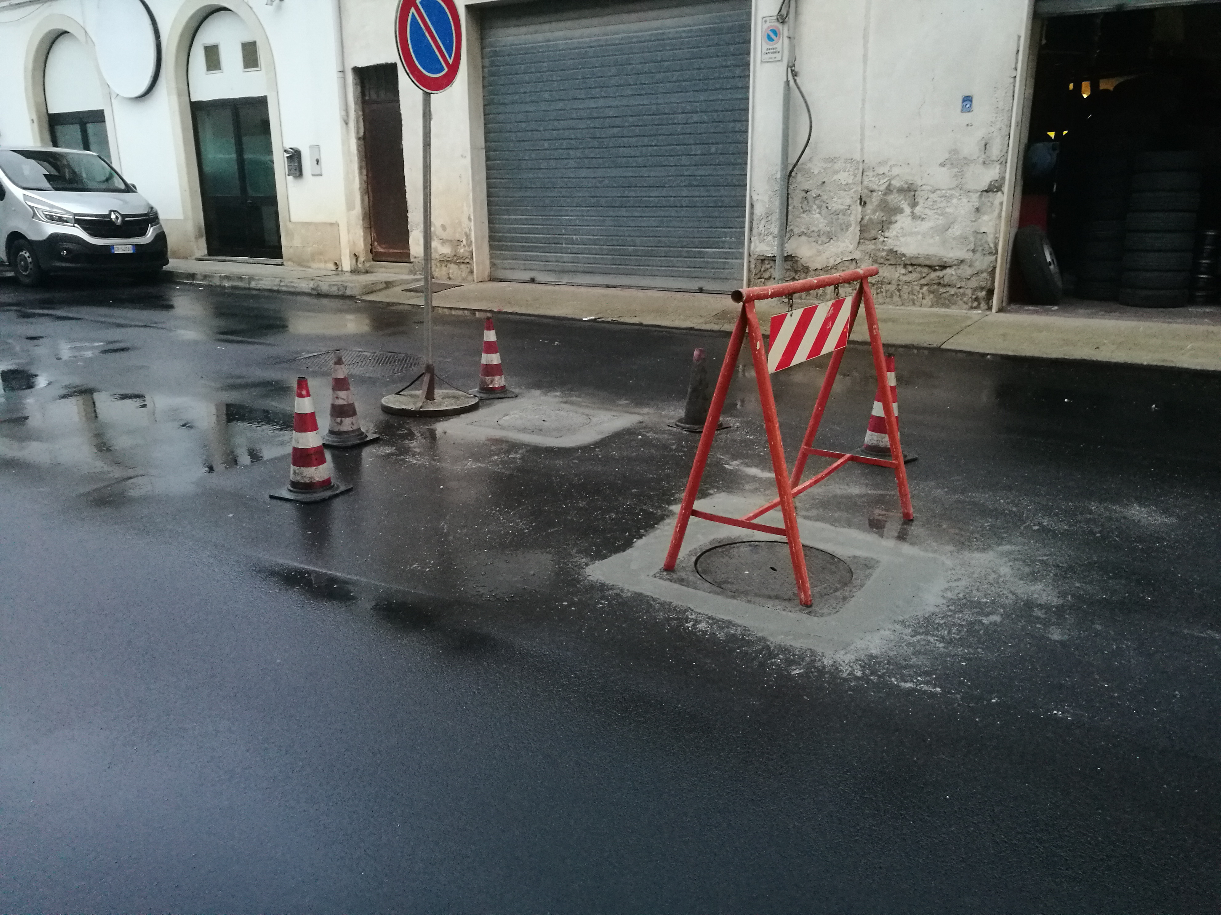 &quot;La sistemazione in quota dei chiusini era già prevista nel capitolato d'appalto&quot;