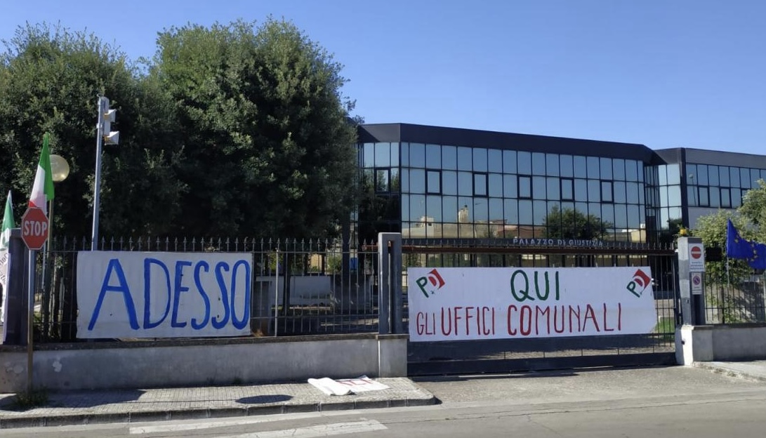 Trasferimento degli uffici comunali e propaganda politica Trasferimento degli uffici comunali e propaganda politica