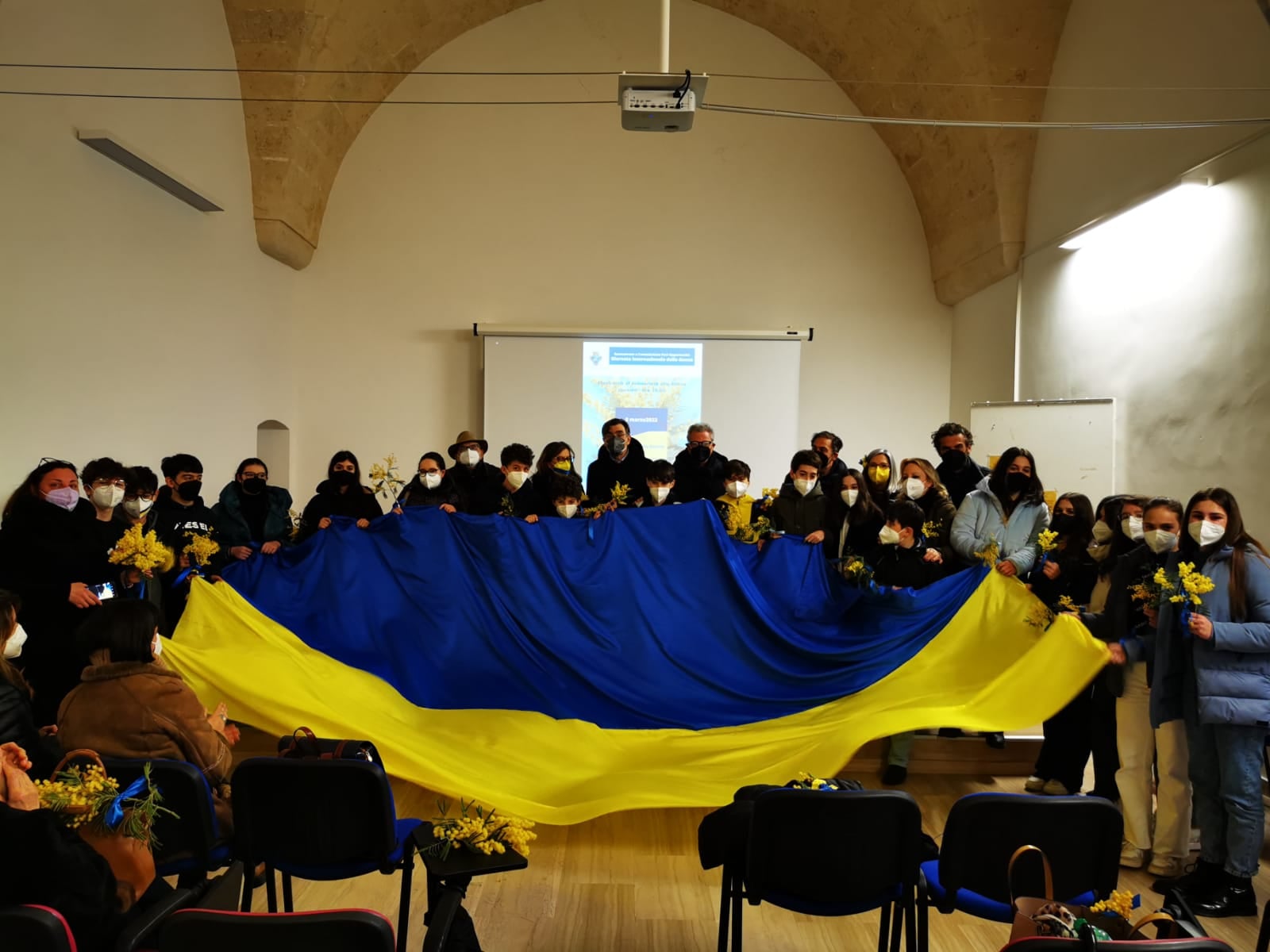 A Galatina un flash mob in solidarietà alle donne e al popolo ucraino martoriato dalla guerra