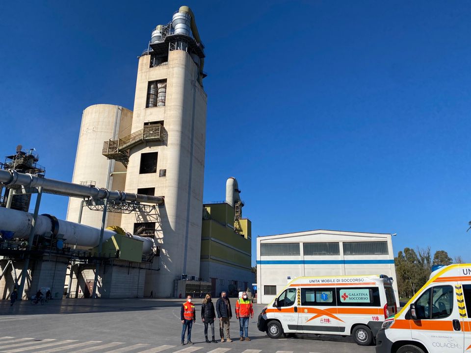 Una barella con biocontenimento donata da Colacem a Galatina Soccorso