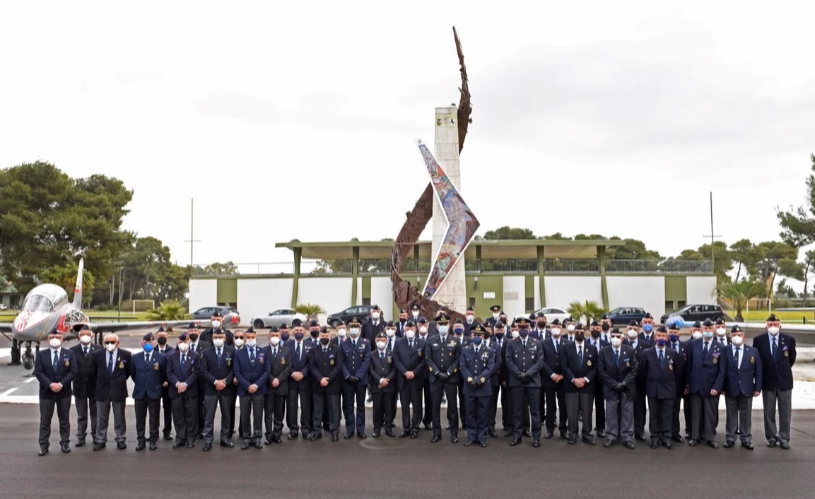 L'Associazione Arma Aeronautica di Puglia e Basilicata in visita all'aeroporto di Galatina