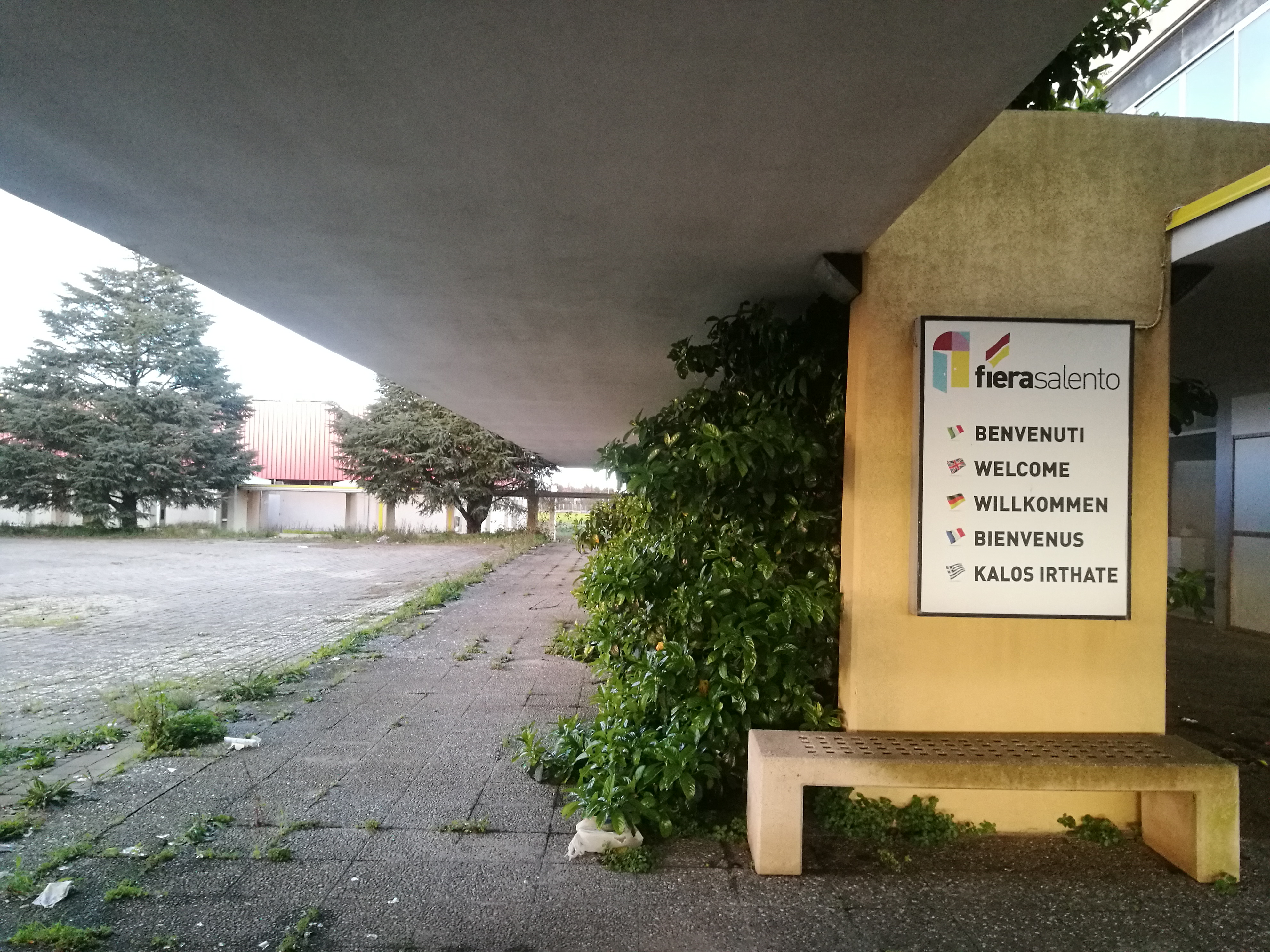 &quot;Il giallo, il rosso e l'azzurro dei padiglioni dell'ex quartiere fieristico&quot;