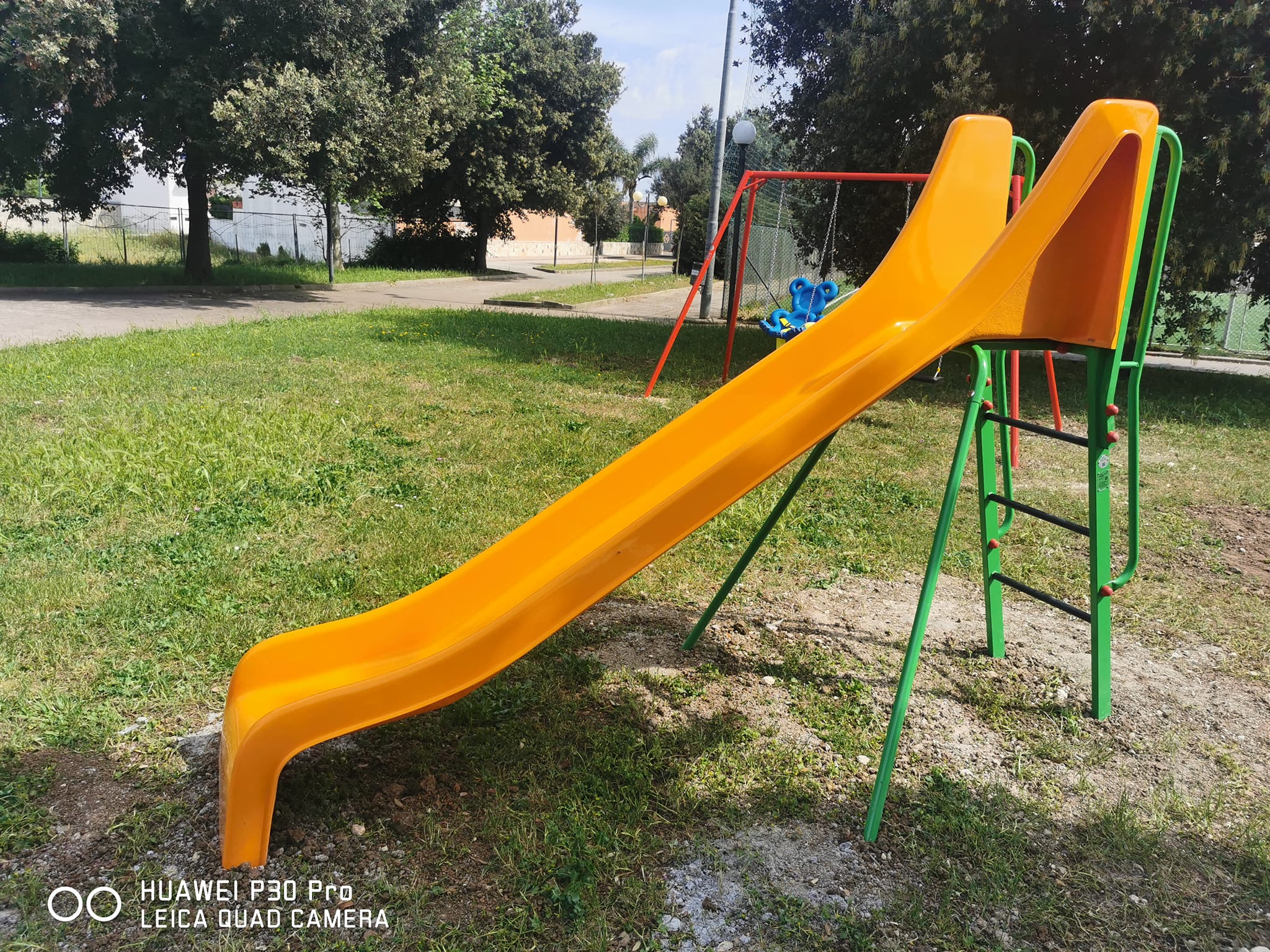 &quot;Tappiamo Galatina&quot; dona un nuovo parco giochi a Collemeto