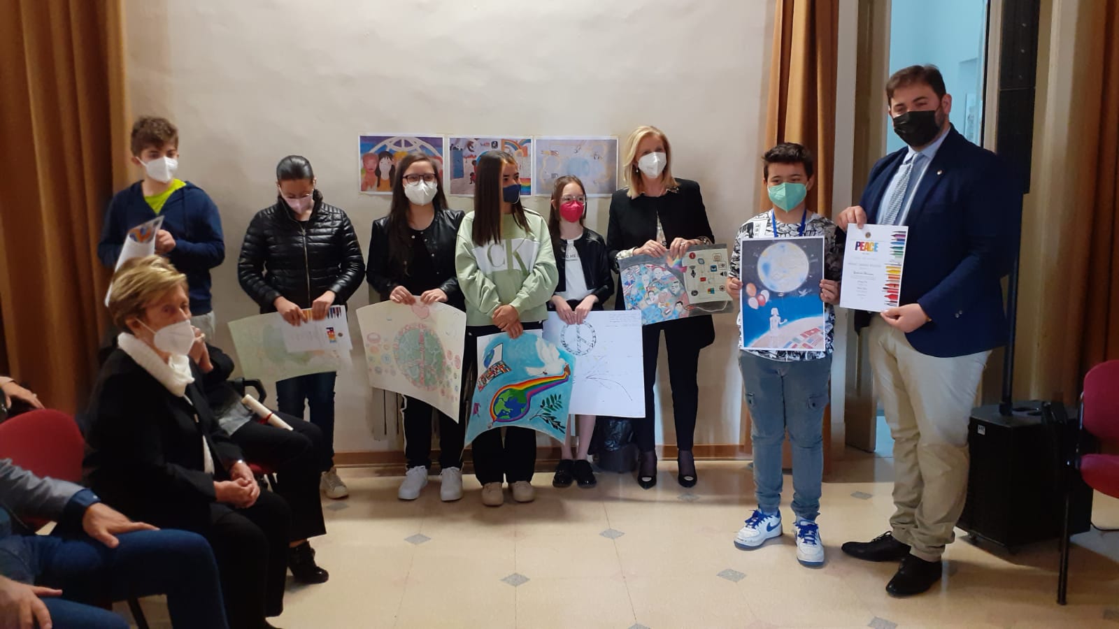 La Giovanni XXIII di Galatina premiata al concorso dei Lions di Copertino “Un Poster per la Pace”