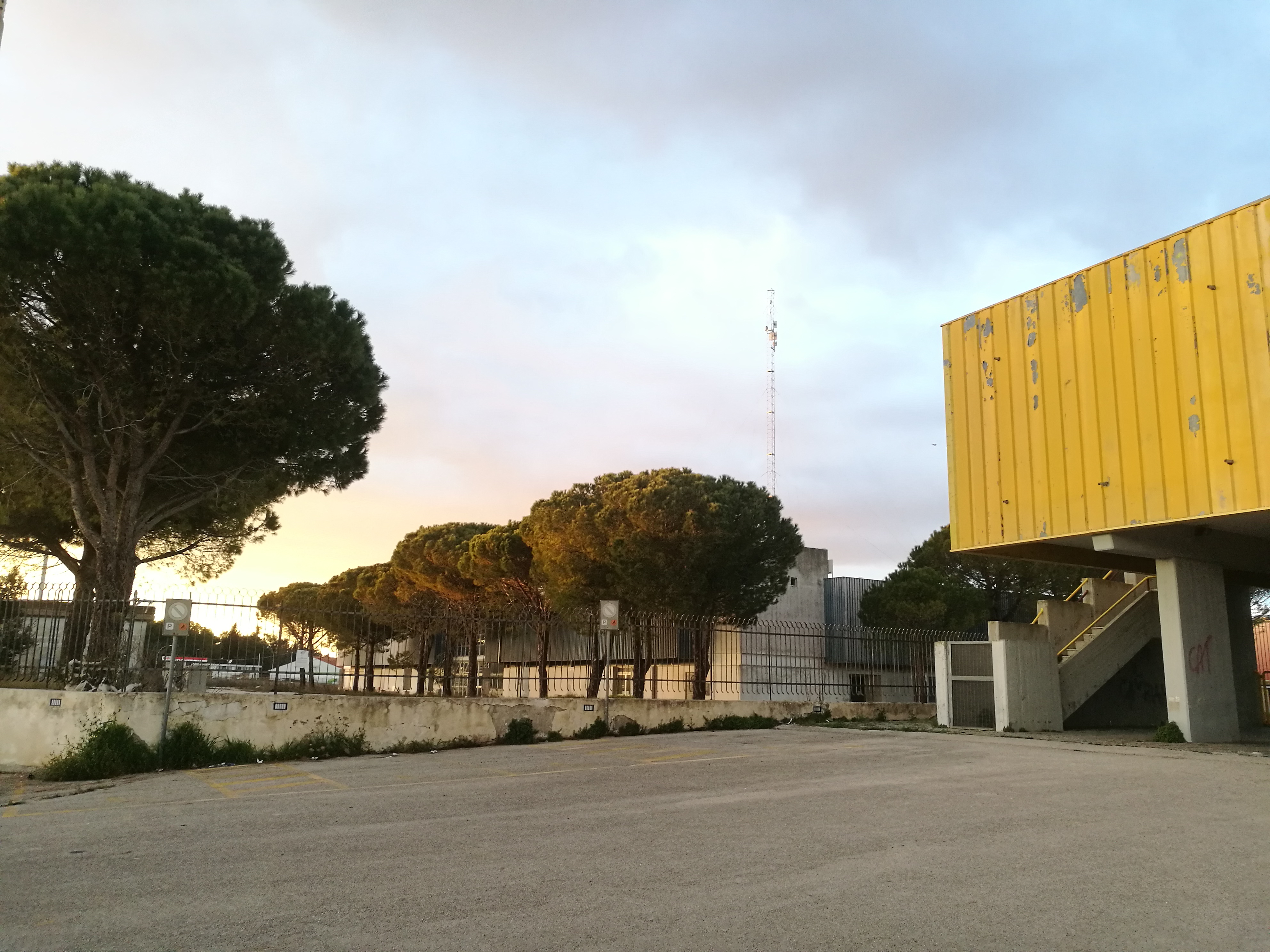 Il Quartiere Fieristico si trasformi in un grande Centro Congressi immerso nel verde Il Quartiere Fieristico si trasformi in un grande Centro Congressi immerso nel verde