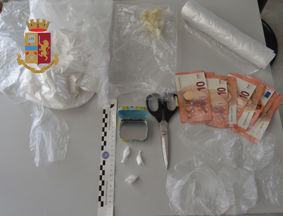 La Polizia di Galatina denuncia un 43 enne ed un 35enne per possesso di sostanze stupefacenti