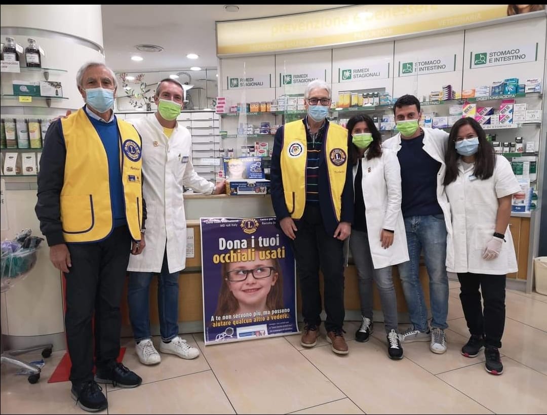 I Lions di Nardò raccolgono e donano 452 paia di occhiali usati