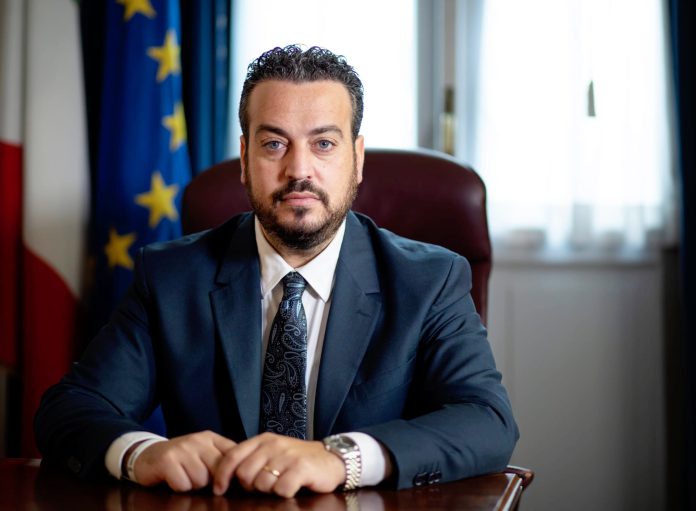 Leonardo Donno capolista nel listino proporzionale della Camera dei Deputati Leonardo Donno capolista nel listino proporzionale della Camera dei Deputati
