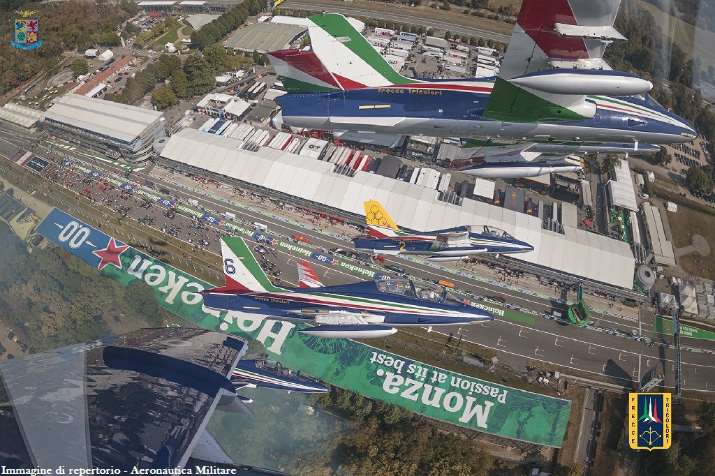 Le Frecce Tricolori alla partenza del Gran Premio di Monza Le Frecce Tricolori alla partenza del Gran Premio di Monza