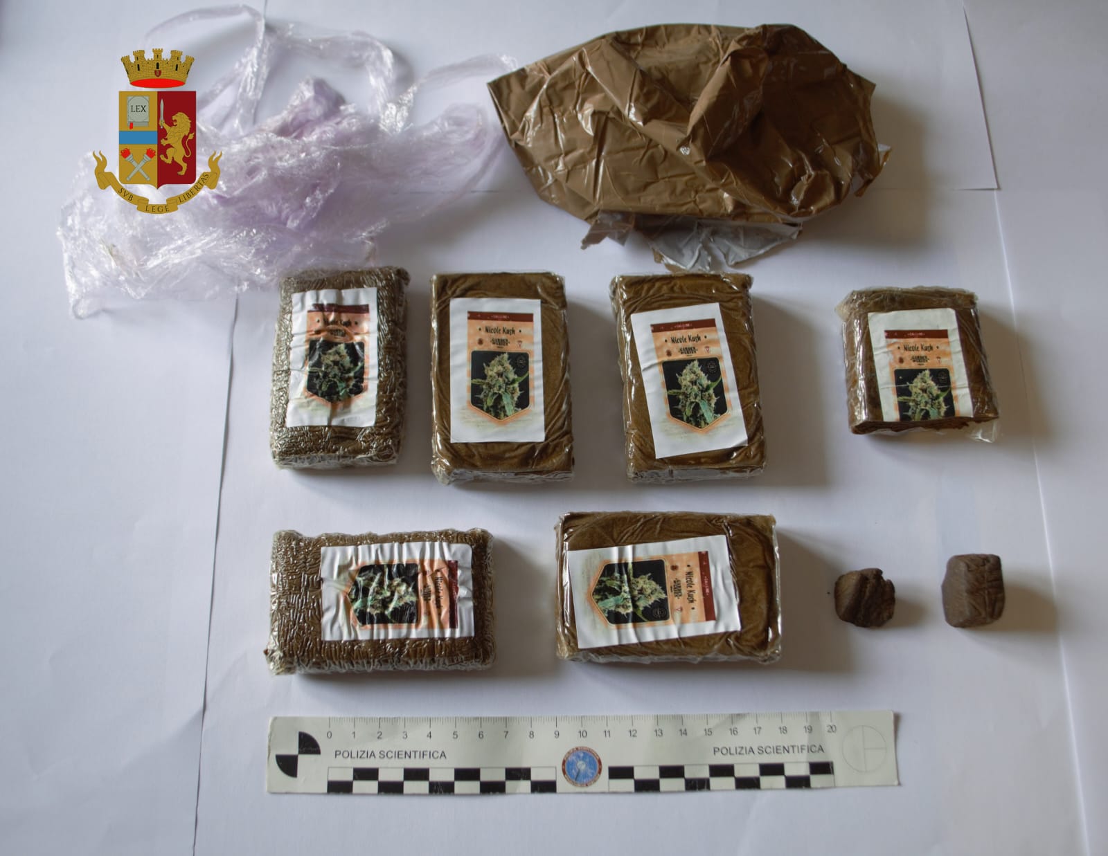 Quarantenne di Cutrofiano arrestato dalla Polizia di Galatina per presunto spaccio di hashish