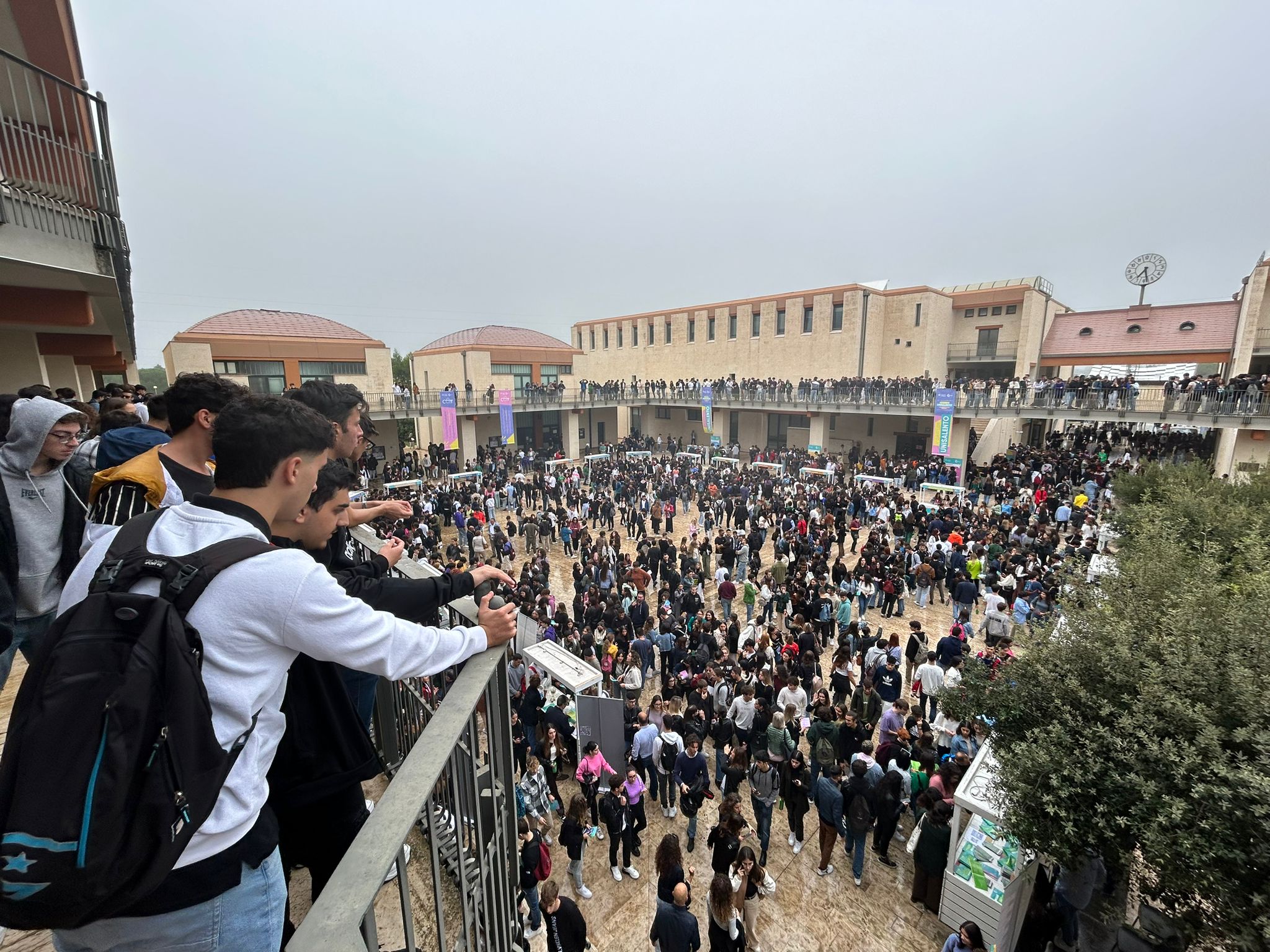In centinaia a Lecce per la Festa della Matricola di Unisalento In centinaia a Lecce per la Festa della Matricola di Unisalento