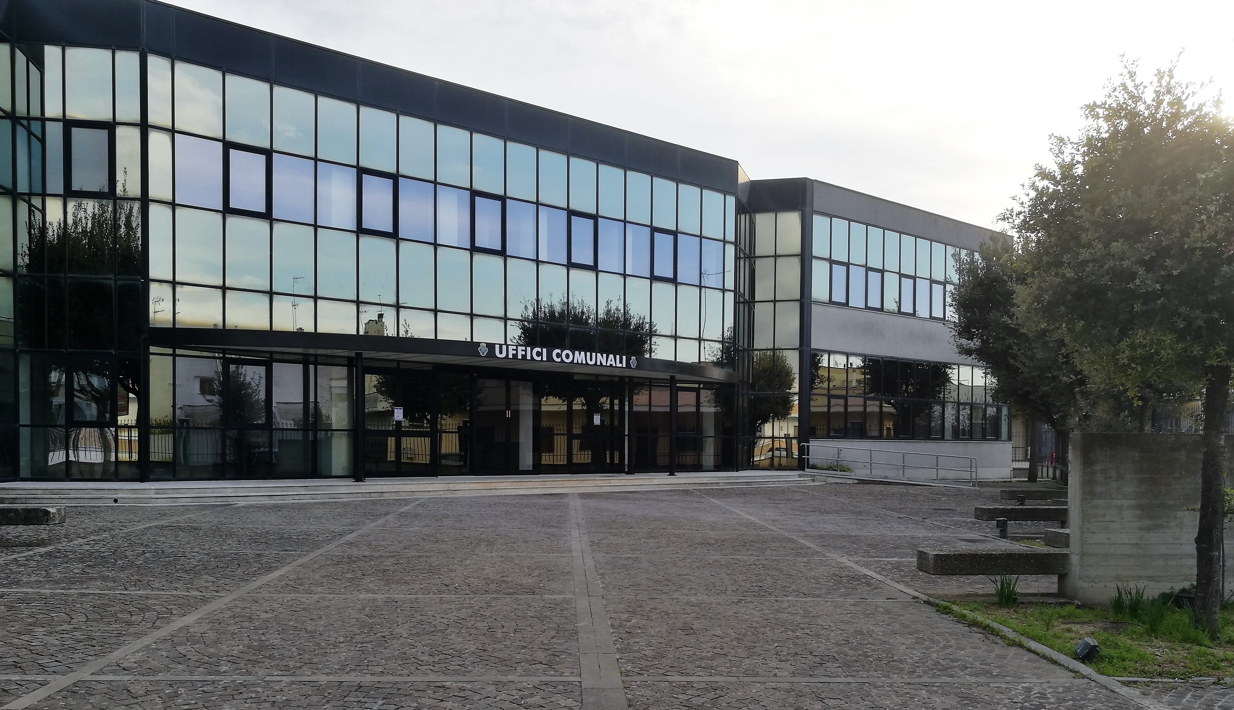 Un &quot;volontario&quot; staziona negli Uffici comunali di Galatina. A che titolo?