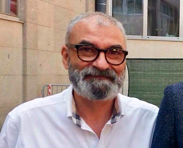 "Si dimetta!" "Si dimetta!"