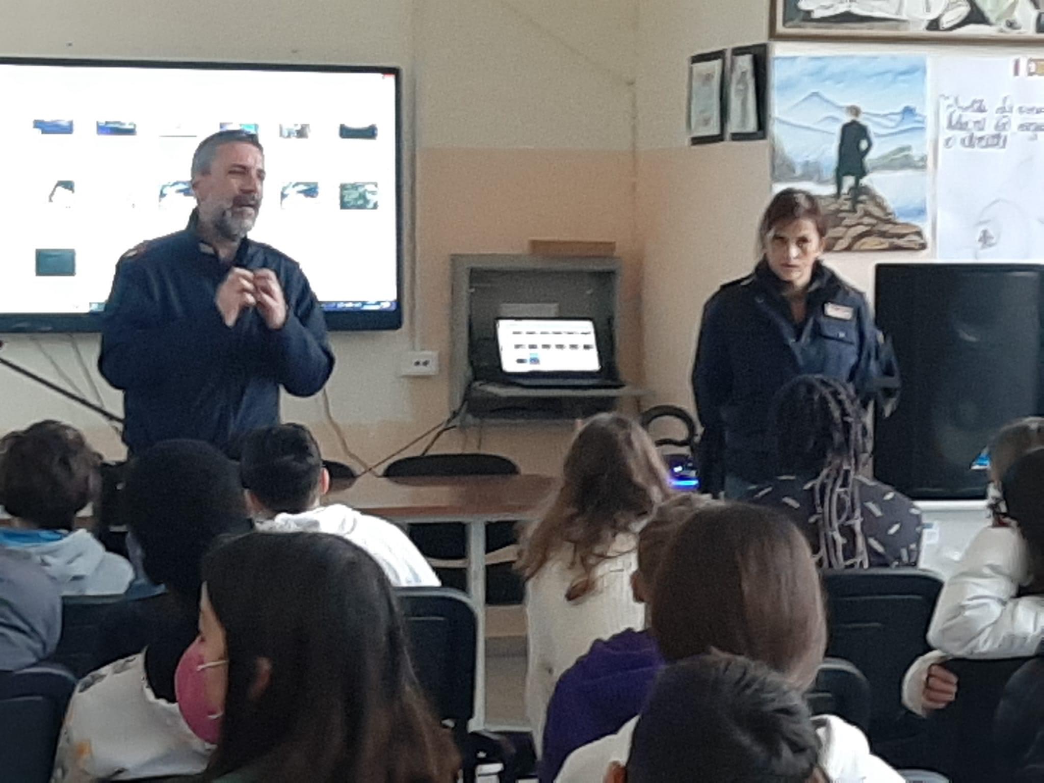 La Polizia Postale parla di bullismo e cyber-bullismo ai ragazzi del Polo 1 di Galatina La Polizia Postale parla di bullismo e cyber-bullismo ai ragazzi del Polo 1 di Galatina